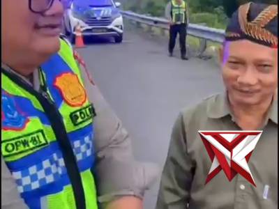 Polres oki kasat lantas respon cepat pemudik kehabisan BBM