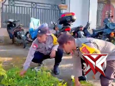 POLSEK SERIRIT BERSAMA TNI DAN MASYARAKAT GELAR KURVE SERENTAK BERSIHKAN MASJID NURUL ISLAM - PoliceTube