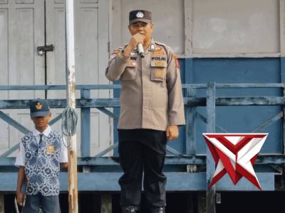 Polsek Muara Wahau melaksanakan kegiatan Police Go To School dj SMPN 01 Muara Wahau - PoliceTube