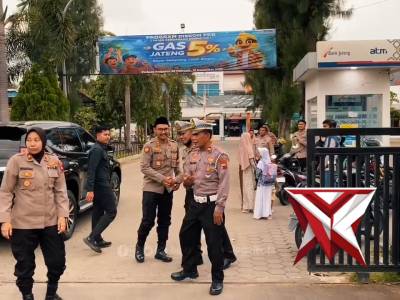 Polres Tegal Kota Berbagi Takjil. - PoliceTube