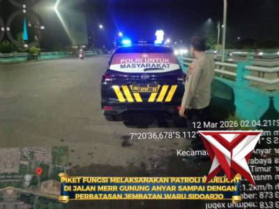 Serah terima piket lama kepada piket baru Polsek gununganyar