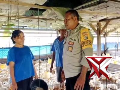 KUNJUNGAN BHABINKAMTIBMAS KAMPUNG SANGGARIA KEPADA WARGA BINAANNYA