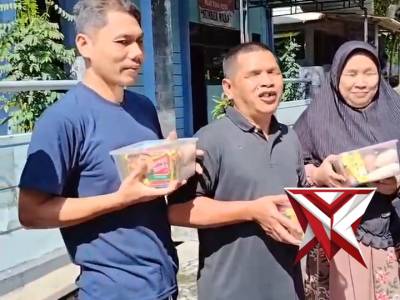 Jumat penuh berkah bersama Polwan Satlantas Polres Magetan ?