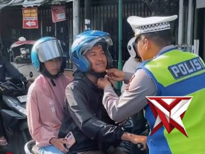 Penerangan keliling dan pengaturan lalulintas Satlantas polres Kudus
