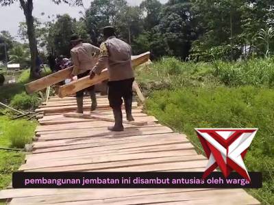 polri hadir dalam pembangunan jembatan