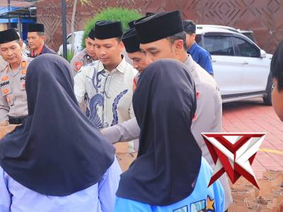 KAPOLRES BERSAMA PJU DAN ANGGOTA BERBAGI TAKJIL UNTUK WARGA NGAWI