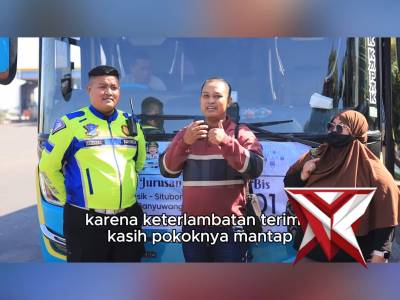 Harapan pulang kampung nyaris pupus saat Bakti dan istri tertinggal bus mudik gratis di Gresik.