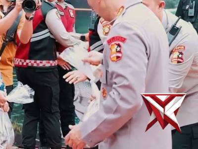 Kapolri Kunjungi SPPG Paakri Polda Sumsel, Relawan Terima Tali Asih

PALEMBANG &mdash; Kapolri Jenderal Po
