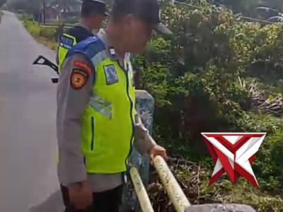 Polsek Belitang I melaksanakan giat Patroli pengecekan Debit Air - PoliceTube