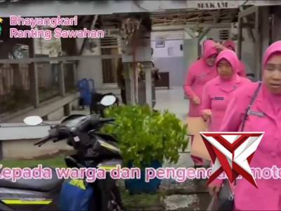 Bhayangkari ranting Sawahan Laksanakan bagi bagi takjil