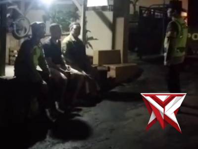 Patroli Sambang Poskamling Kelurahan Parang Kecamatan Parang