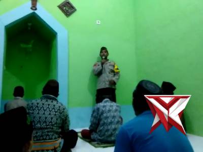 Bhabinkamtibmas melaksanakn himbauan kamtibmas