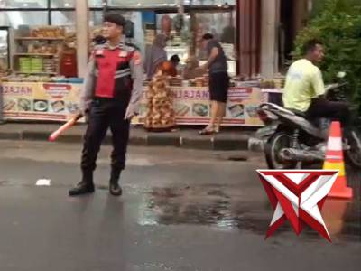 Personil Polsek Lembeyan laksanakan gaktur lalin sore hari guna antisipasi lakalantas