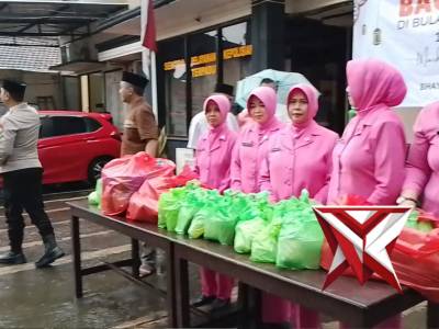 Bagi Takjil Polsek Mojo