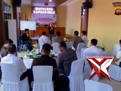 Pelatihan Etika Komunikasi Pelayanan Publik. Pelayanan SKCK Polres Kapuas Hulu
