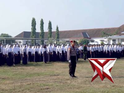 Giat upacara pengibaran bendera merah putih dalam rangka HUT Kemerdekaan RI ke 80