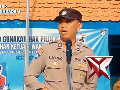 KEGIATAN KANIT BINMAS POLSEK KEDUNGADEM MENJADI IRUP/PEMBINA UPACARA BENDERA DI SMA NEGERI 1 KEDUNGA - PoliceTube