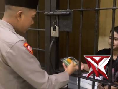 Kapolres Sarolangun bersama para PJU melaksanakan buka puasa bersama warga binaan Rutan