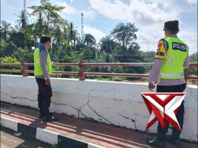 Anggota Polsek Kikim Barat Melaksanakan giat KRYD dan Cek debit Air