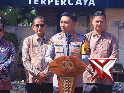 POLRES NGAWI GELAR PASAR MURAH UNTUK MASYARAKAT DI HALAMAN MAKO POLRES