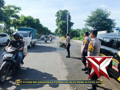 Polsek Gununganyar Serah Terima Piket Lama ke Piket Baru