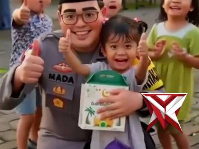 MYN- Bhabinkamtibmas Polres Musi Rawas membagikan Hampers