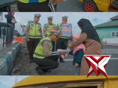 Hari ke- 17, Satlantas Polresta Bengkulu Edukasi Tertib Lalu Lintas dan Bagikan Takjil kepada Penge