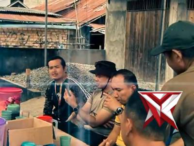 Sambang Personil Polsek Tungkal Jaya dengan masyarakat Desa Peninggalan - PoliceTube