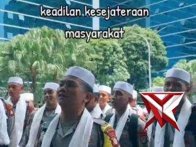 Pengamanan Unjuk Rasa Dengan Bersholawat