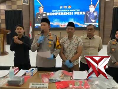 ? Konferensi Pers Ops Pekat 2026

Polres Magetan menggelar konferensi pers Operasi Pekat 2026 sebag