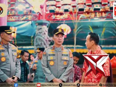 Kapolda sumsel tinjau ke amanan ibadah imlek