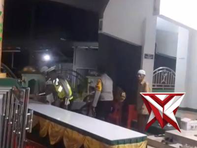 Patroli Malam Polsek Teluk Segara Antisipasi 3C dan Gangguan Kamtibmas  Personel Patroli 01 Polsek T