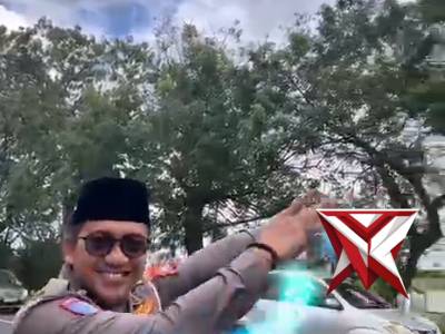 ? Satlantas Polres Magetan Bagi Takjil Gratis!

Satlantas Polres Magetan membagikan takjil gratis