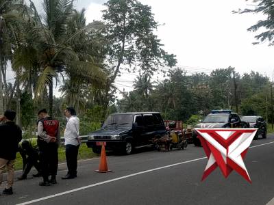 PENGAMANAN ARUS LALIN GUNA PERBAIKAN JALAN DI JEMBATAN PONCOGATI - PoliceTube