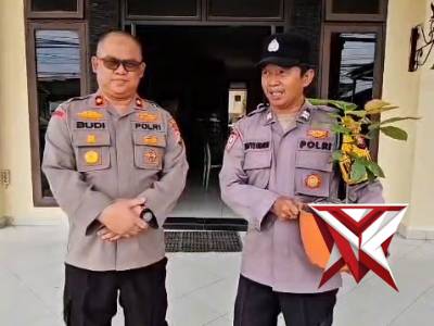 Polsek Rumbai Berikan Bibit Pohon untuk Personel yang Berulang Tahun