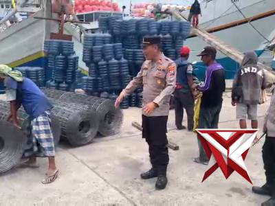 Kapolsek Kawasan bersama Anggota melaksanakan patroli rutin berikan himbauan kepada pekerja