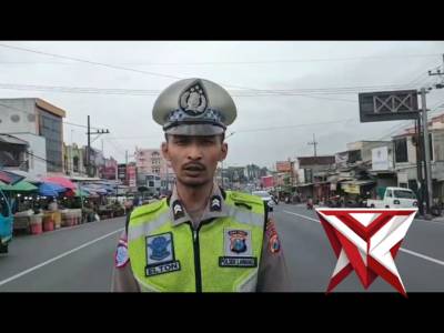 Personil Lalu Lintas Polsek Lawang Pengaturan Lalu Lintas Sore hari dan  Menyampaikan live report