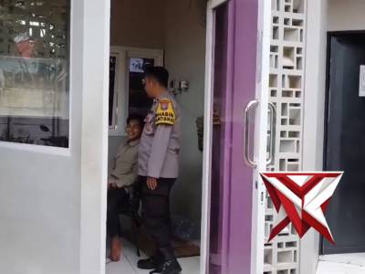 Bhabin Desa Dukumencek Polsek Sukorambi Aipda Andy Reza melaksanakan Patroli situasi aman