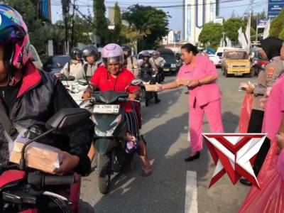Berbagi Takjil Polresta Jayapura Kota polrestajayapurakota berbagitakjil RamadhanBerkah - PoliceTube