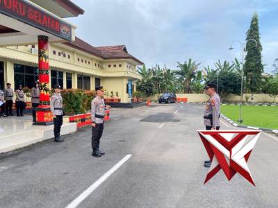 Pemberian penghargaan Anggota terbaik - PoliceTube