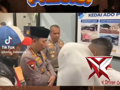Kapolri Listyo sigit prabowo menyambangi kedai ado presisi, sebuah ruang sederhana yang berada disam