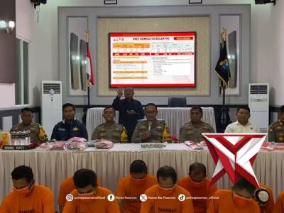 Polres Pasuruan menggelar Konferensi Pers Akhir Tahun 2025 dalam rangka Harkamtibmas