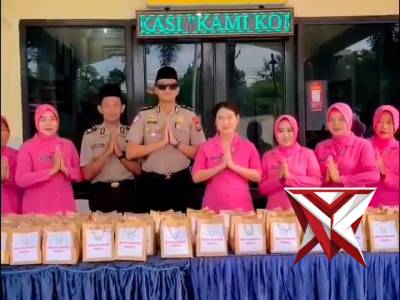 Definisi 'Bahagia itu Sederhana' versi Ramadan 2026: Liat lampu merah berubah jadi momen berbagi. ?