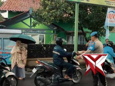 Polres Tegal Kota Berbagi Takjil - PoliceTube