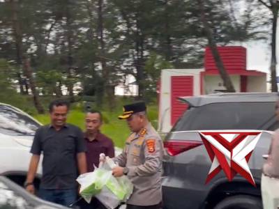 Kepolisian Daerah Bengkulu bersama Pemkot Bengkulu dan DPD REI Bengkulu melaksanakan kegiatan berbag - PoliceTube