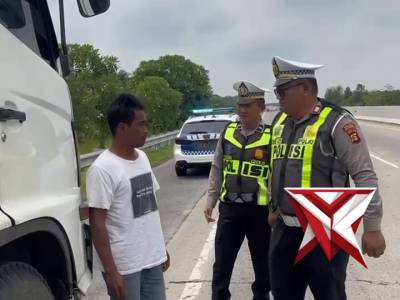 HUMANIS BERI IMBAUAN KEPADA OENGGUNA JALUR TOL