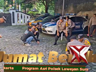 Polsek Laweyan Polresta Surakarta Budayakan Bersihkan Lingkungan Kantor.
Program " ASRI "