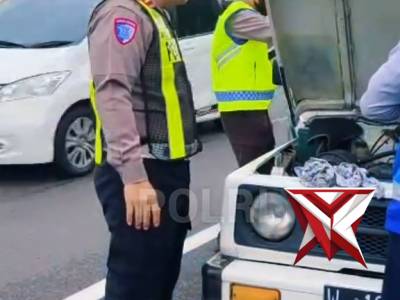 Respon Cepat Polri Bantu Kendaraan Mogok Pemudik Di Tol