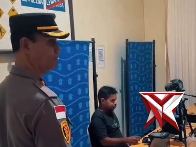 Wakapolres Lembata Mengecek Langsung Loket Pelayanan Umum .