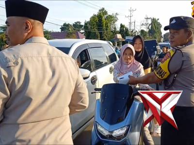 Pembagian takjil Polsek Tanjung Raja